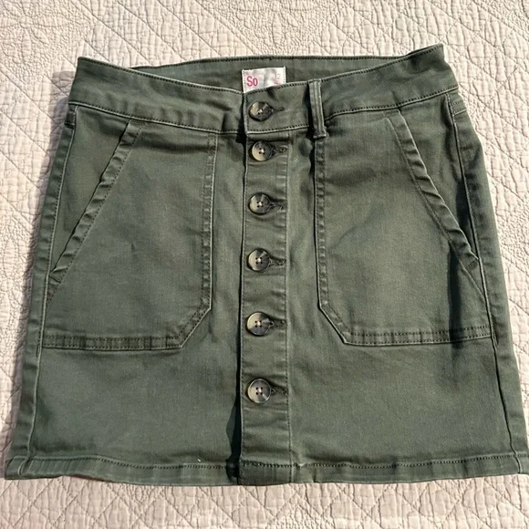 So Green Button-Front Skirt - Picture 1 of 1